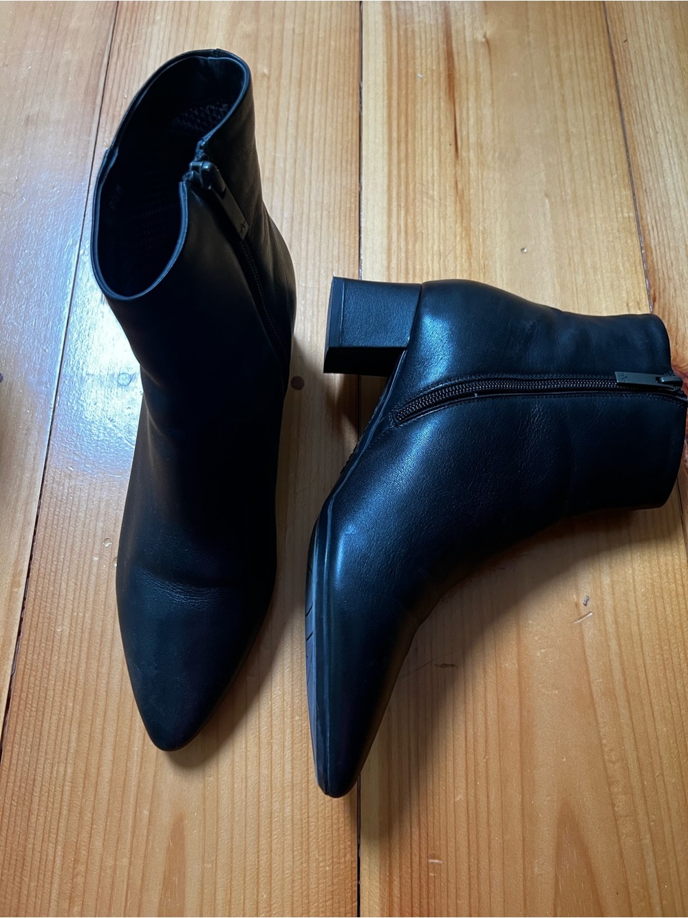 Aquatalia Black Leather Heeled Bootie. Like New. SZ 9.5